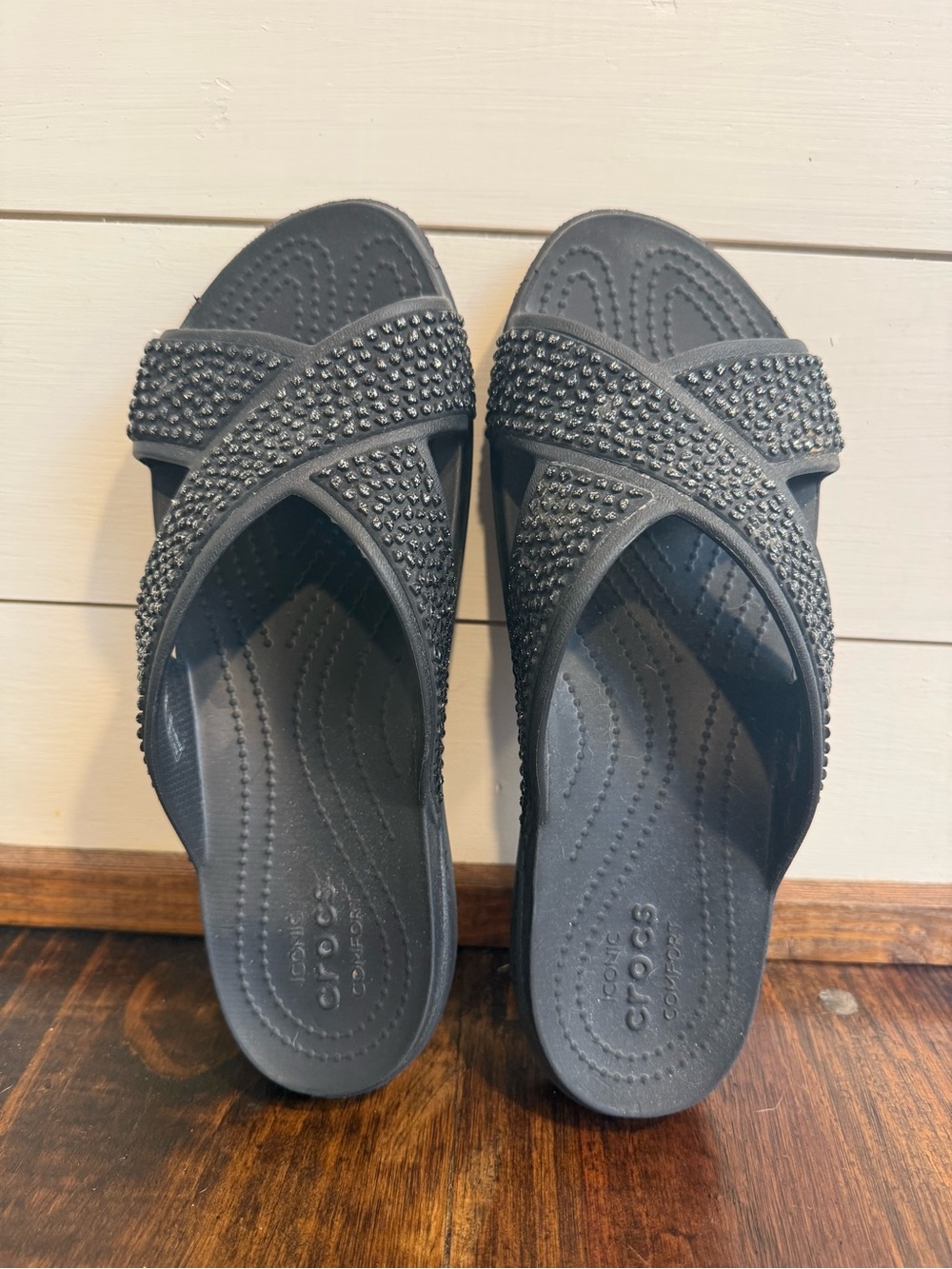 Crocs Sloane X-Band Slip-On Sandals 🤩